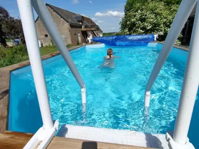 Piscine de l'établissement Gîte de charme avec piscine, terrasse et jardin dans la vallée du Loir - FR-1-491-381 ou située à proximité