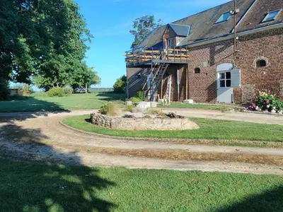 Jardin de l'établissement Gîte de charme avec piscine, terrasse et jardin dans la vallée du Loir - FR-1-491-381
