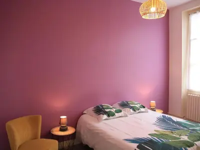 Un ou plusieurs lits dans un hébergement de l'établissement Gîte familial spacieux, idéal pour nature et randonnées - 3 chambres, jardin clos, équipement complet - FR-1-491-385