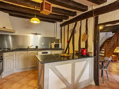 Cuisine ou kitchenette dans l'établissement Gîte familial près des châteaux de la Loire avec jardin et jeux pour enfants - FR-1-491-390