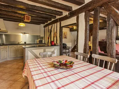 Cuisine ou kitchenette dans l'établissement Gîte familial près des châteaux de la Loire avec jardin et jeux pour enfants - FR-1-491-390