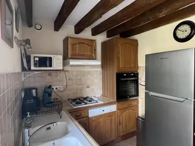 Cuisine ou kitchenette dans l'établissement Maison de caractère avec jardin clos, près des châteaux de la Loire, tout inclus ! - FR-1-491-406