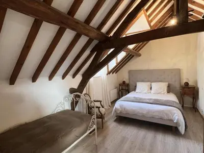 Un ou plusieurs lits dans un hébergement de l'établissement Maison de caractère avec jardin clos, près des châteaux de la Loire, tout inclus ! - FR-1-491-406
