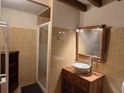 Salle de bains dans l'établissement Maison de caractère avec jardin clos, près des châteaux de la Loire, tout inclus ! - FR-1-491-406