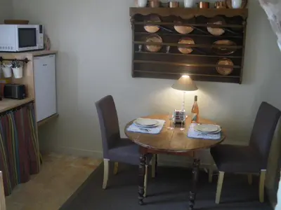 Cuisine ou kitchenette dans l'établissement Charmante maison avec jardin privatif, proche des Châteaux de la Loire, animaux acceptés - FR-1-491-422
