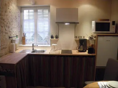 Cuisine ou kitchenette dans l'établissement Charmante maison avec jardin privatif, proche des Châteaux de la Loire, animaux acceptés - FR-1-491-422