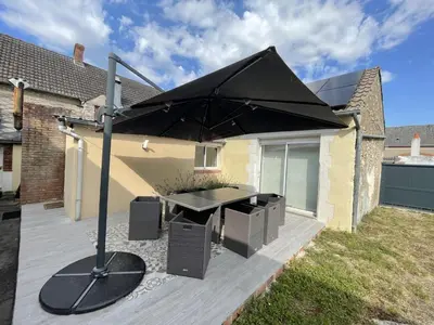 Terrasse ou espace extérieur de l'établissement Maison plain-pied 3 ch avec sdb privatives, cour et jardin, proche Blois et châteaux de la Loire - FR-1-491-424