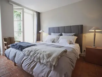 Un ou plusieurs lits dans un hébergement de l'établissement Gîte de Charme au Cœur de Blois avec Jardin Privé, Garage et Équipements Modernes - FR-1-491-425