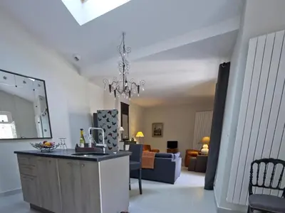 Cuisine ou kitchenette dans l'établissement Gîte de Charme au Cœur de Blois avec Jardin Privé, Garage et Équipements Modernes - FR-1-491-425
