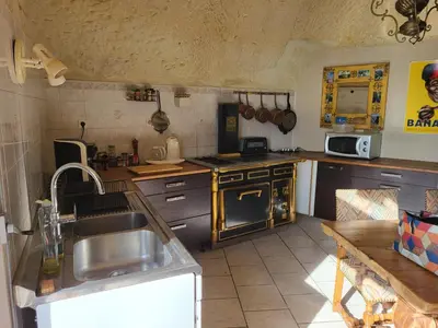 Cuisine ou kitchenette dans l'établissement La grotte