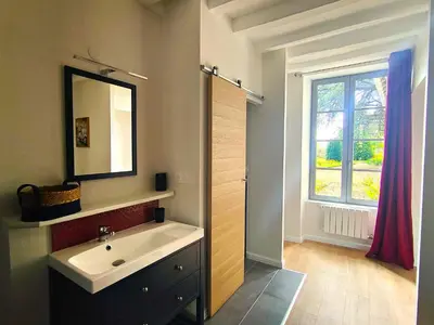 Salle de bains dans l'établissement Les Jardins de l'Orangerie