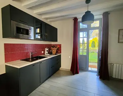 Cuisine ou kitchenette dans l'établissement Les Jardins de l'Orangerie