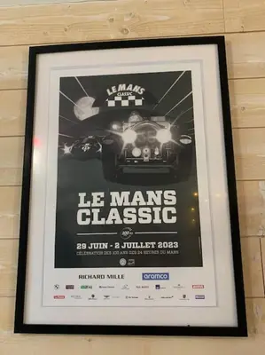 Certificat, récompense, panneau ou autre document affiché dans l'établissement Joli studio mezzanine proche pôle européen et circuit