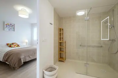 Salle de bains dans l'établissement Résidence de Châtelleraut