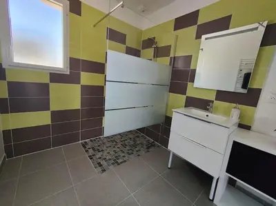 Salle de bains dans l'établissement Perroquet & Koala 2 logements 10min du zoo de Beauval et proche château