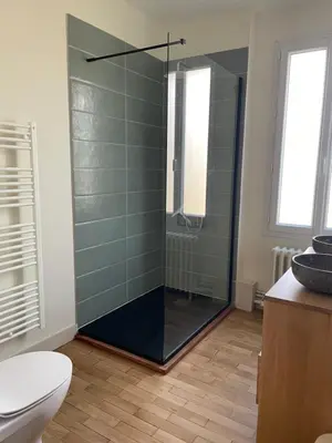 Salle de bains dans l'établissement Chez Léonine, maison en centre ville