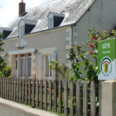 Maison avec jardin clos et terrasse couverte en Touraine