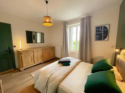 Un ou plusieurs lits dans un hébergement de l'établissement Gîte rénové avec billard, baby-foot, jardin clos, recharge VE, proche châteaux de la Loire - FR-1-381-575