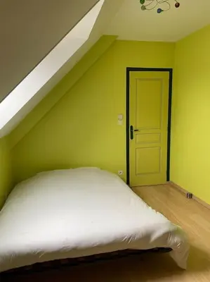 Un ou plusieurs lits dans un hébergement de l'établissement Grande maison à louer pour les 24h et autres dates