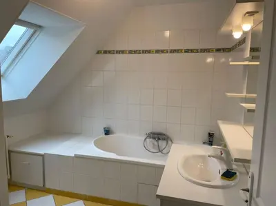 Salle de bains dans l'établissement Grande maison à louer pour les 24h et autres dates