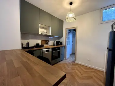 Cuisine ou kitchenette dans l'établissement T3 cinéma - Centre historique, bord de Loire