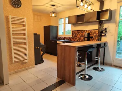 Cuisine ou kitchenette dans l'établissement La curieuse petite maison