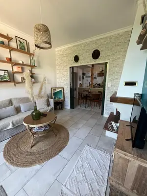 Coin salon dans l'établissement Le grand abri de la Garenne - Séjour cosy à Blois