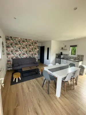 Cuisine ou kitchenette dans l'établissement Les Chalets du Mancel : Chalet Lulu - Bouleries Jump - 24h du Mans