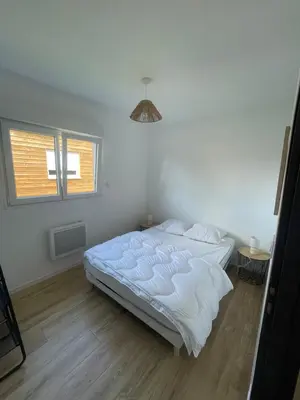 Un ou plusieurs lits dans un hébergement de l'établissement Les Chalets du Mancel : Chalet Lulu - Bouleries Jump - 24h du Mans