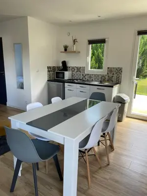 Cuisine ou kitchenette dans l'établissement Les Chalets du Mancel : Chalet Lulu - Bouleries Jump - 24h du Mans