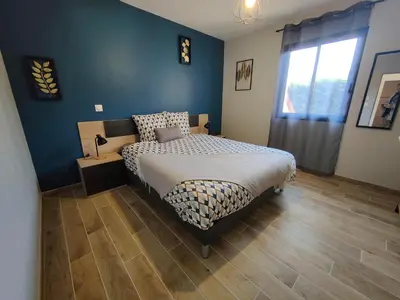 Un ou plusieurs lits dans un hébergement de l'établissement Les bambous - 2 logements 10min du zoo neuf-confort-famille-jeux pour enfants