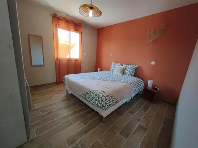 Un ou plusieurs lits dans un hébergement de l'établissement Les bambous - 2 logements 10min du zoo neuf-confort-famille-jeux pour enfants