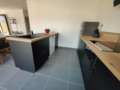 Cuisine ou kitchenette dans l'établissement Les bambous - 2 logements 10min du zoo neuf-confort-famille-jeux pour enfants