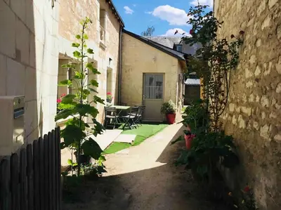 Jardin de l'établissement Logement neuf et cosy proche centre ville
