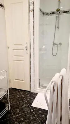 Salle de bains dans l'établissement Le Plessis BBB
