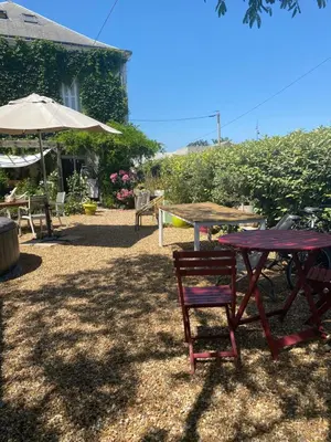Jardin de l'établissement Chambres de la Choisille à Fondettes st Cyr Tours