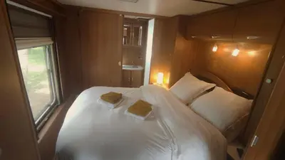 Un ou plusieurs lits dans un hébergement de l'établissement Chambre chez l'habitant et Chambre insolite caravane Luxe-Cheverny -Chambord -Zoo Beauval-Chenonceau