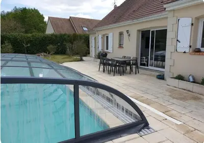 Piscine de l'établissement Maison au calme avec piscine l'été ou située à proximité