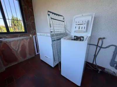Cuisine ou kitchenette dans l'établissement Gîte des Tamaris Maison Chaleureuse proche Circuit
