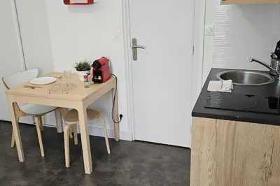 Cuisine ou kitchenette dans l'établissement Lakanal 1 - Studio Prébendes Tours