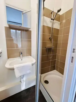 Salle de bains dans l'établissement Lakanal 2 - Studio Prébendes Tours