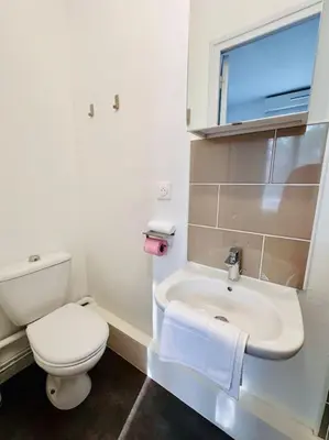 Salle de bains dans l'établissement Lakanal 2 - Studio Prébendes Tours