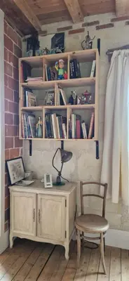 Bibliothèque dans l'appartement