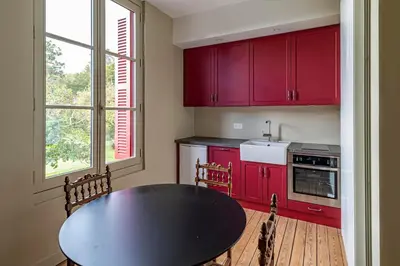 Cuisine ou kitchenette dans l'établissement Séjour d'exception, charme, histoire sud Touraine