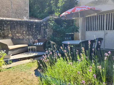 Jardin de l'établissement La maison aux iris