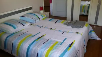 Un ou plusieurs lits dans un hébergement de l'établissement Maison confortable avec jacuzzi à Mareuil-sur-Cher