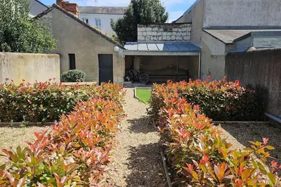 Jardin de l'établissement Lakanal 9 - Appart Prébendes Tours
