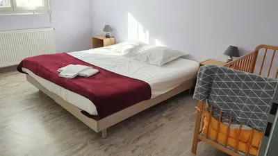 Un ou plusieurs lits dans un hébergement de l'établissement Maison confortable à Mareuil-sur-Cher avec équipements modernes