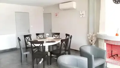 Coin salon dans l'établissement Maison confortable à Mareuil-sur-Cher avec équipements modernes