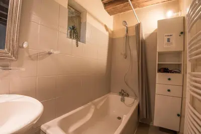 Salle de bains dans l'établissement Les maudines